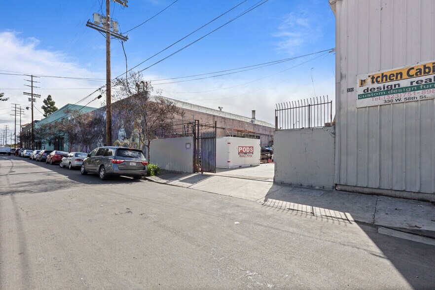 More Photos Of 326-330 W 58th St, Los Angeles Warehouse For Sale