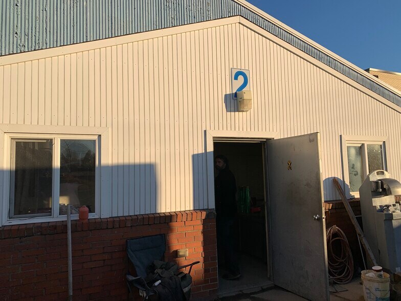 More Photos Of 2435 W Pike St, Houston Distribution For Sale