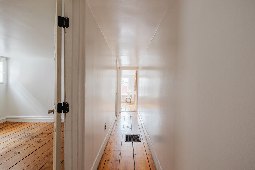 More Photos Of 323 Warren St, Hudson Storefront Retail Residential For Sale