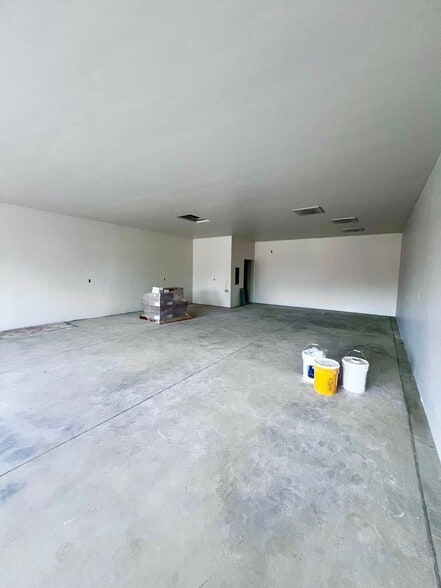 More Photos Of 2600 NE Division St, Bend Storefront Retail Office For Lease