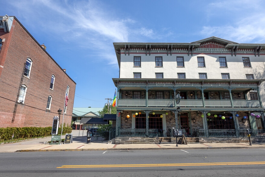 More Photos Of 32 Bridge St, Lambertville Hotel For Lease