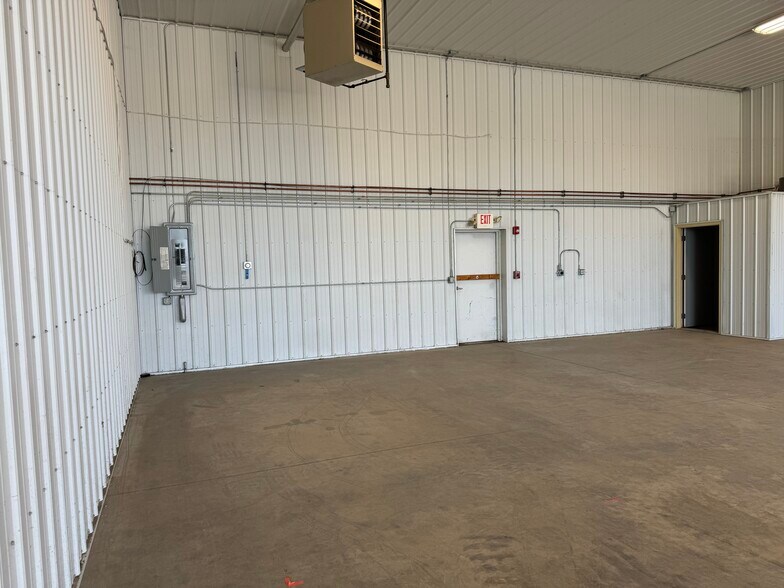 More Photos Of 1203 Badger St, Yorkville Warehouse For Lease