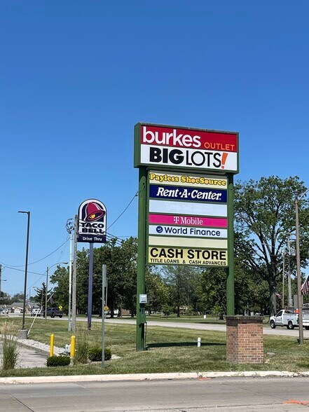 More Photos Of 1000 W Broadway, Centralia Unknown For Lease
