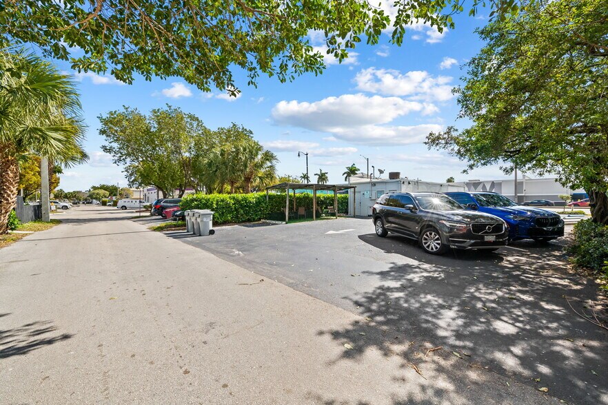 More Photos Of 1649 E Sample Rd, Pompano Beach Storefront For Lease