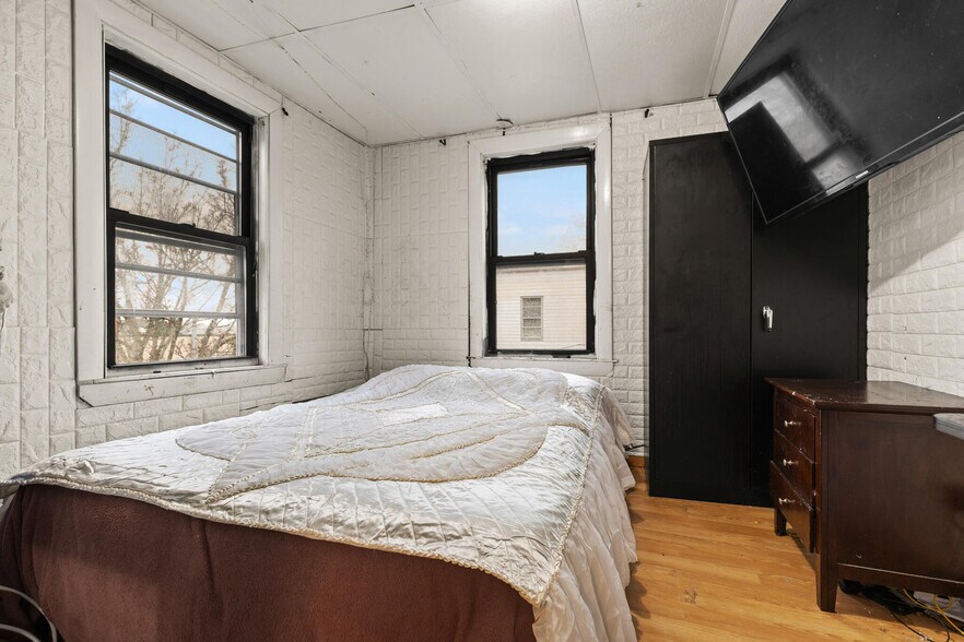 More Photos Of 385-387 Salem St, Malden Apartments For Sale