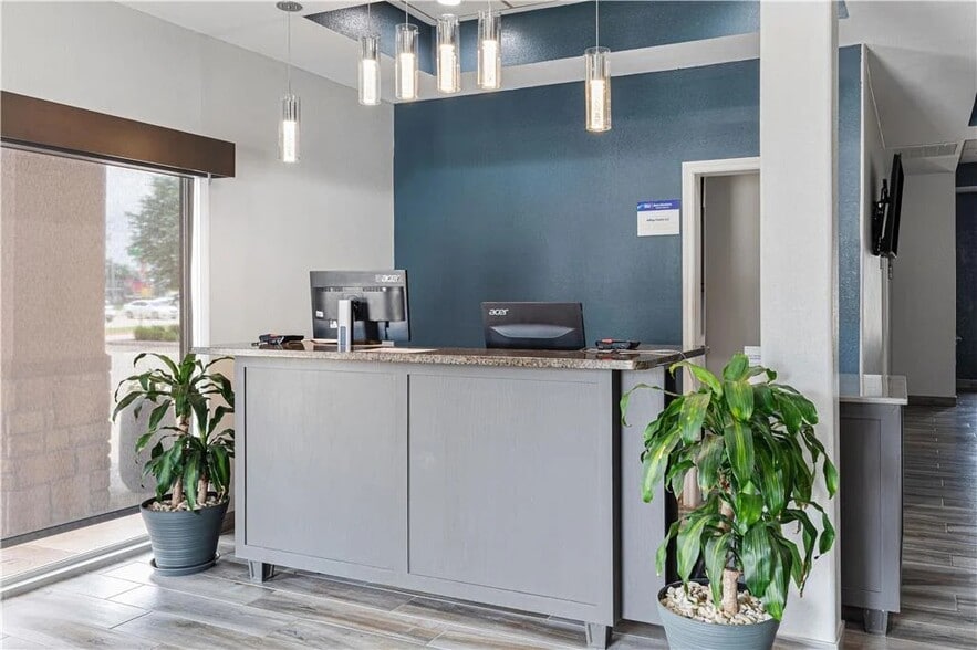 More Photos Of 2251 N Trade Days Blvd, Canton Hotel For Sale