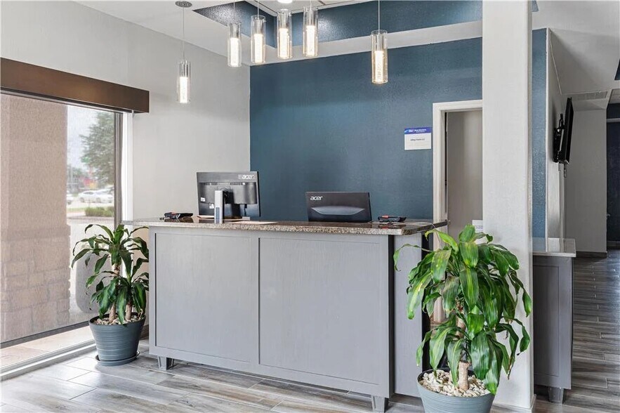 More Photos Of 2251 N Trade Days Blvd, Canton Hotel For Sale