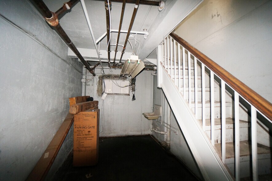 More Photos Of 242 State St, Hackensack Freestanding For Lease