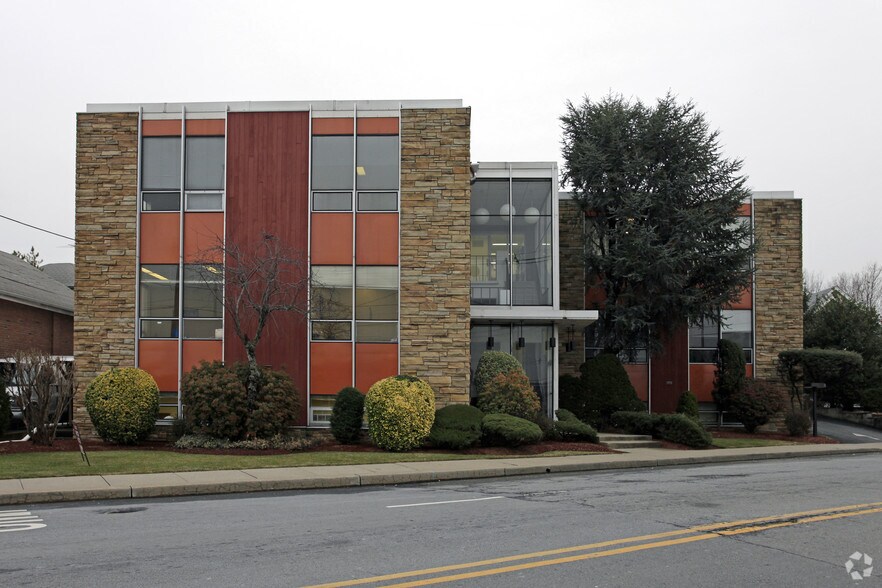 More Photos Of 10 Stuyvesant Ave, Lyndhurst Office For Lease