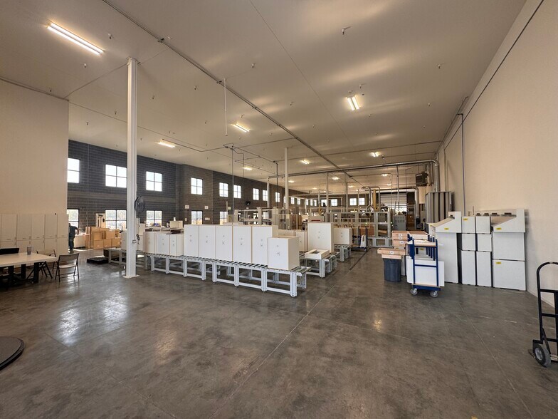 More Photos Of 32 S 1800 W, Lindon Warehouse For Lease