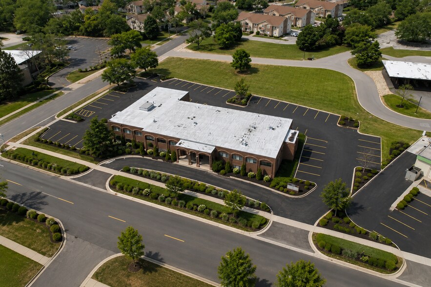 More Photos Of 460 Coventry Ln, Crystal Lake Apartments For Sale