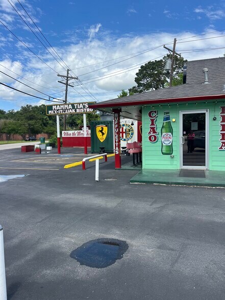 More Photos Of 5535 Calder Ave, Beaumont Restaurant For Lease