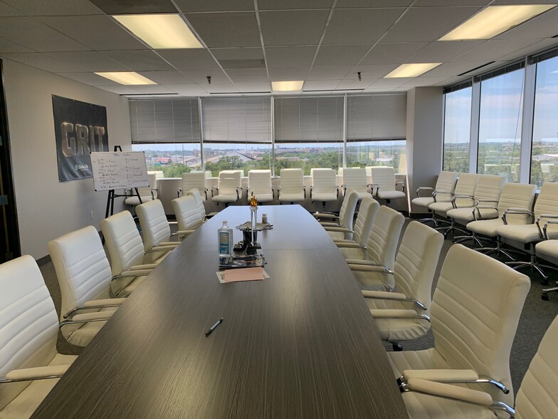 More Photos Of 4001 Airport Fwy, Bedford Office For Lease