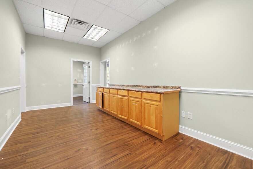 More Photos Of 317 Sylvan St, Chattanooga Office For Sale