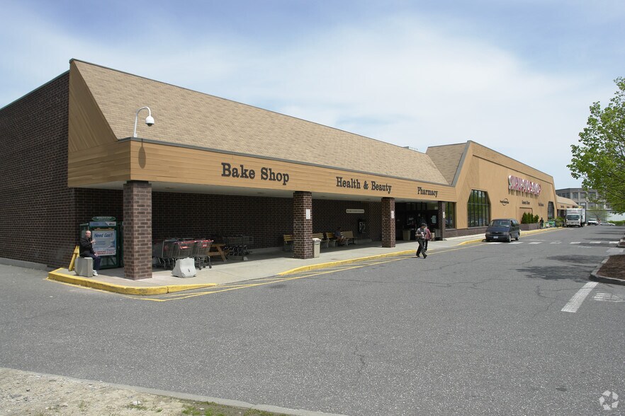 More Photos Of 211-215 High St, Torrington General Retail For Lease