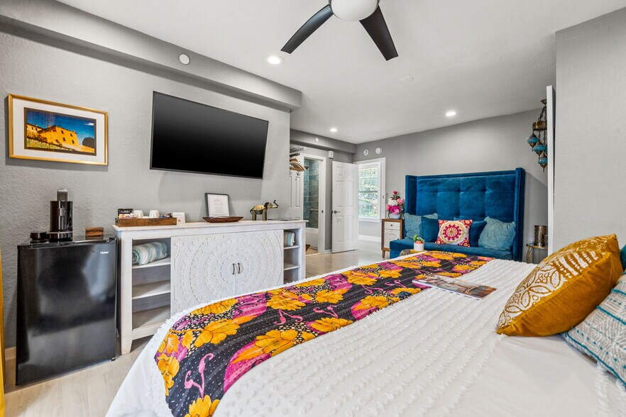 More Photos Of 2801 7th Ave N, Saint Petersburg Hospitality For Sale