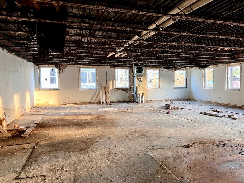 More Photos Of 700 Cedar Ave, Pittsburgh Storefront For Lease
