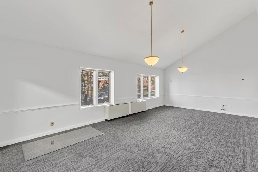 More Photos Of 1-3 Mill Pond Ln, Simsbury Office For Sale