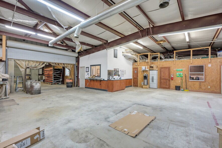 More Photos Of 2745 Interstate 45 S, New Waverly Manufacturing For Sale