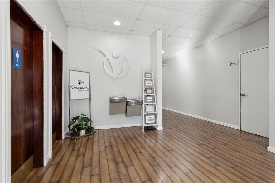 More Photos Of 14859 Warwick Blvd, Newport News Restaurant For Lease