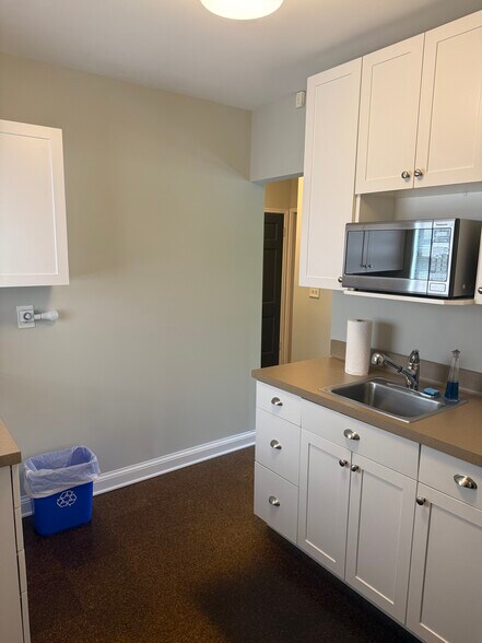 More Photos Of 1991 Rockledge Rd NE, Atlanta Office For Sale