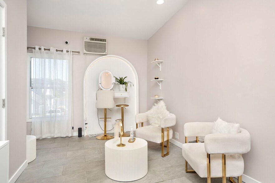 More Photos Of 224 Main St, Seal Beach Storefront For Sale