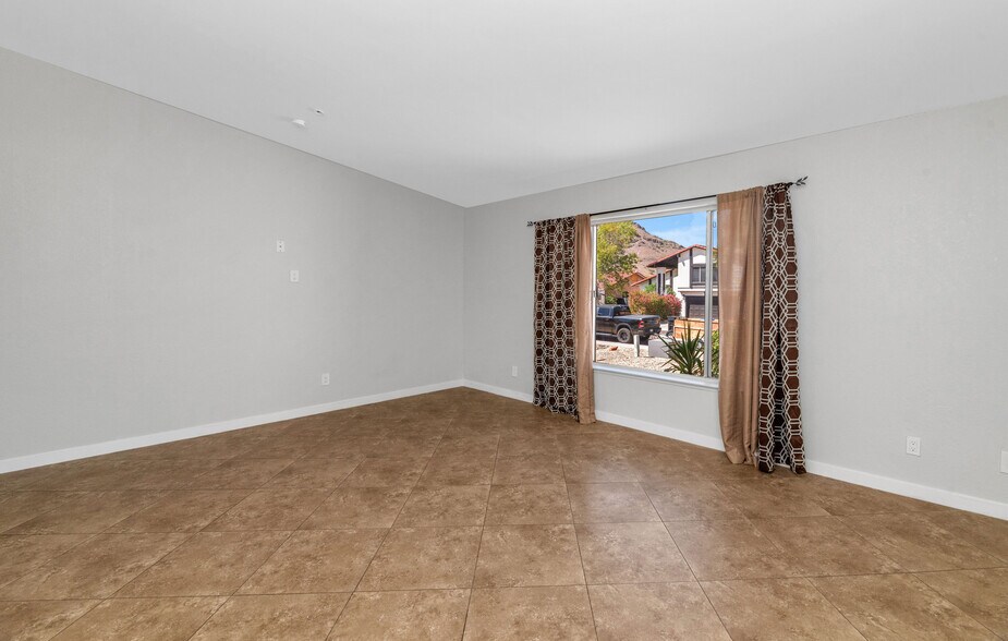 More Photos Of 1927 E Crocus Dr, Phoenix Specialty For Sale