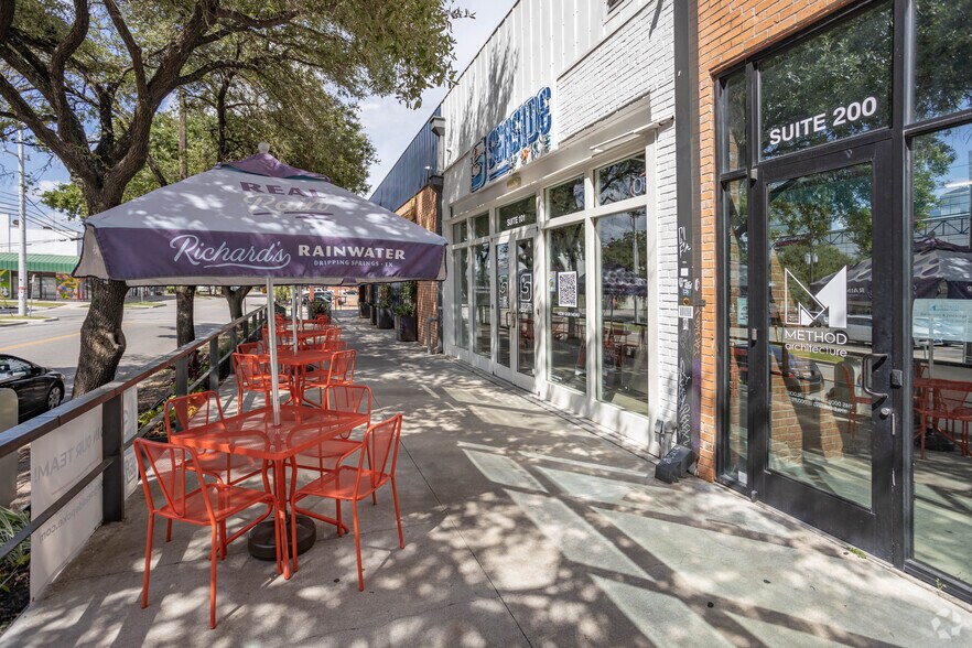 More Photos Of 2118 Lamar St, Houston Storefront Retail Office For Lease