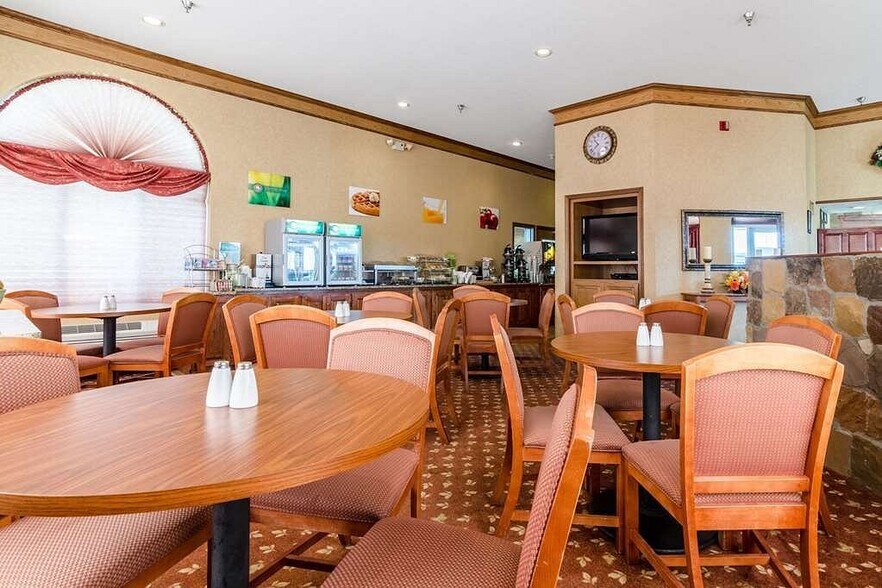 More Photos Of 1420 W 3rd St, Alliance Hotel For Sale
