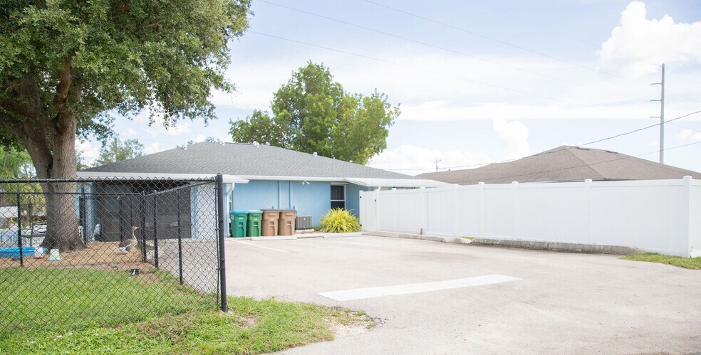 More Photos Of 2826 Santa Barbara Blvd, Cape Coral Freestanding For Sale