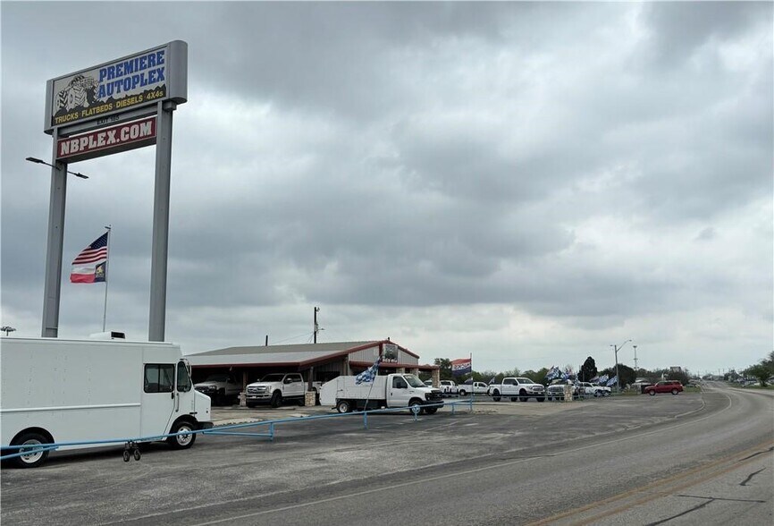 More Photos Of 2250 S IH-35, New Braunfels Auto Dealership For Sale