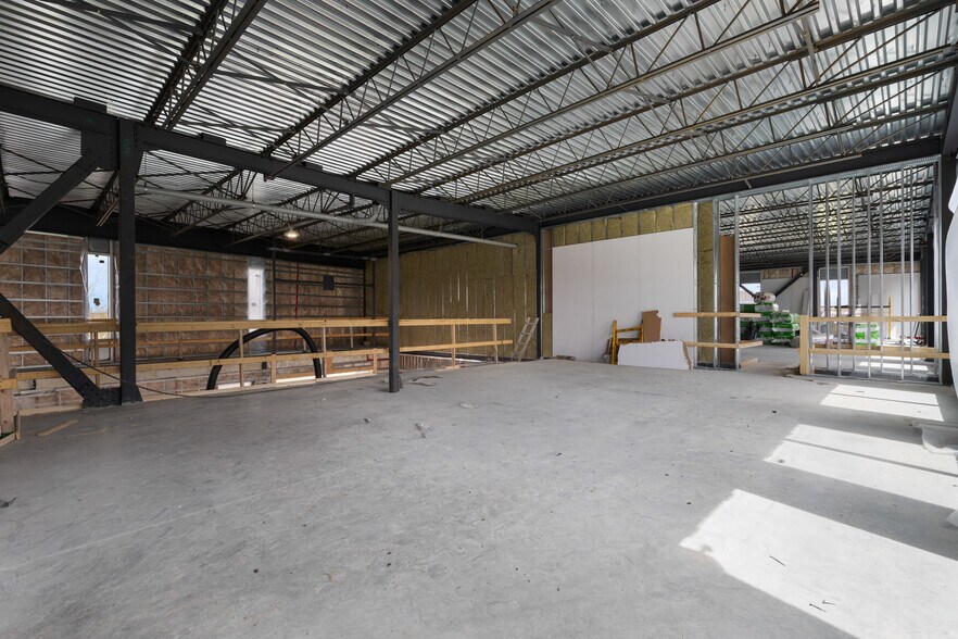 More Photos Of 1250 Rte Édouard-VII, Saint-philippe Showroom For Lease