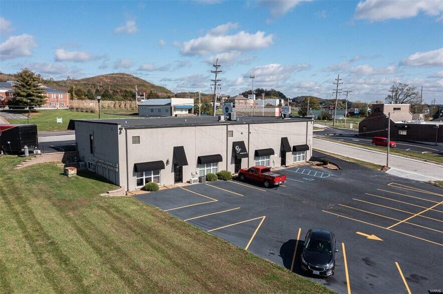 More Photos Of 2300-2314 W Osage St, Pacific Freestanding For Lease