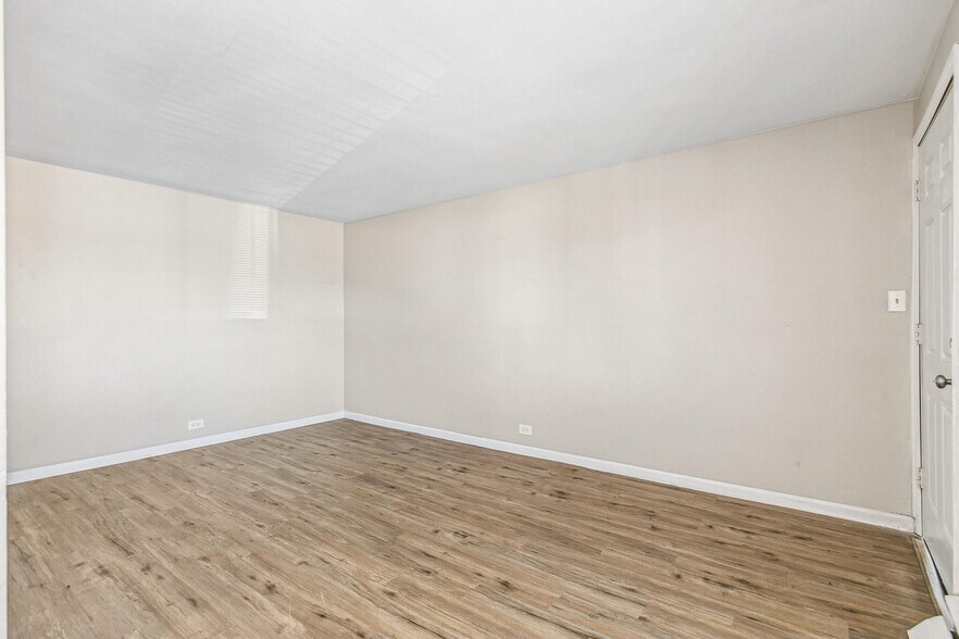 More Photos Of 1592 Lansing St, Aurora Apartments For Sale