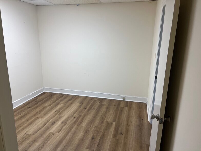 More Photos Of 717 Ward Blvd, Wilson Office For Lease