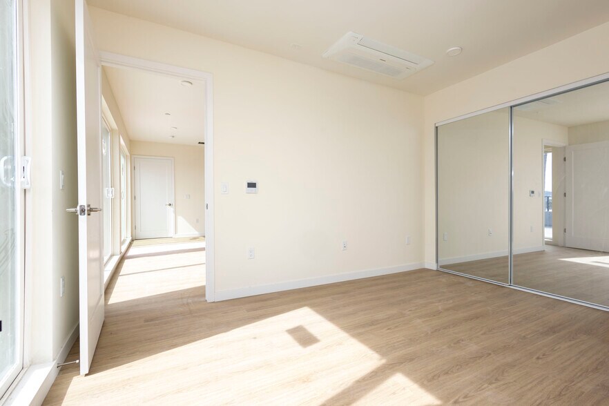 More Photos Of 14629 W Erwin St, Van Nuys Apartments For Sale