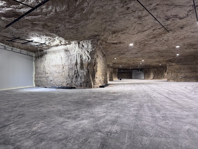 More Photos Of 1042 Hardrock Lane Ln, Valmeyer Refrigeration Cold Storage For Lease