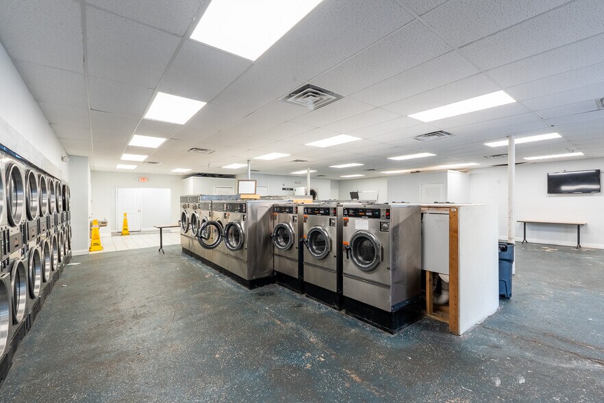 More Photos Of 5428 Cleveland Rd, Jacksonville Supermarket For Sale
