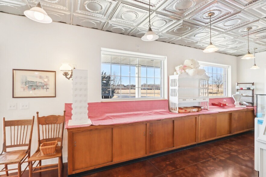 More Photos Of 680 Enterprise Dr, Lake Mills Freestanding For Lease