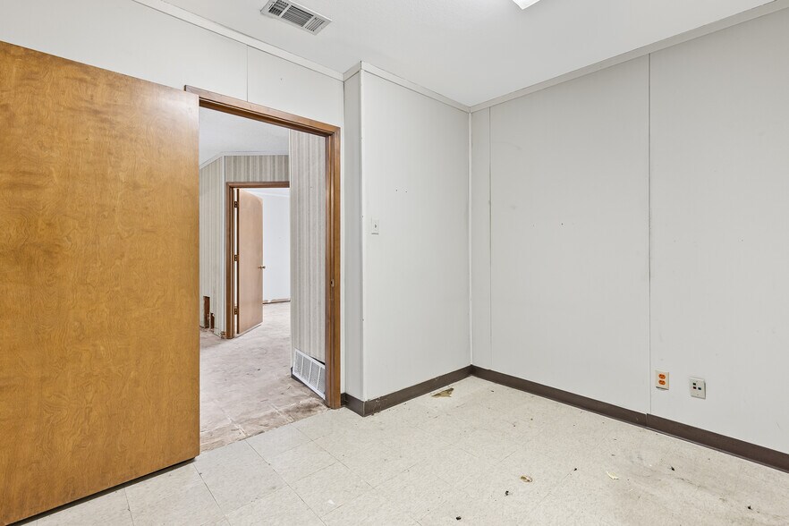 More Photos Of 5408 Wesley St, Greenville Freestanding For Sale
