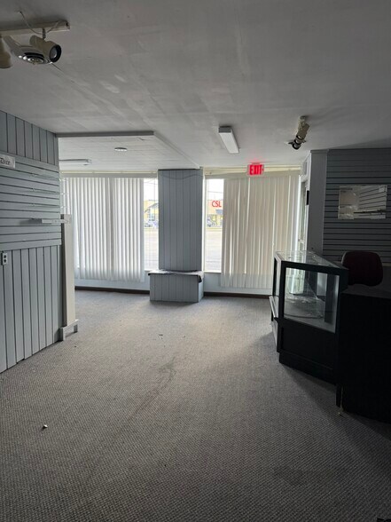 More Photos Of 2105 Military Rd, Niagara Falls General Retail For Lease