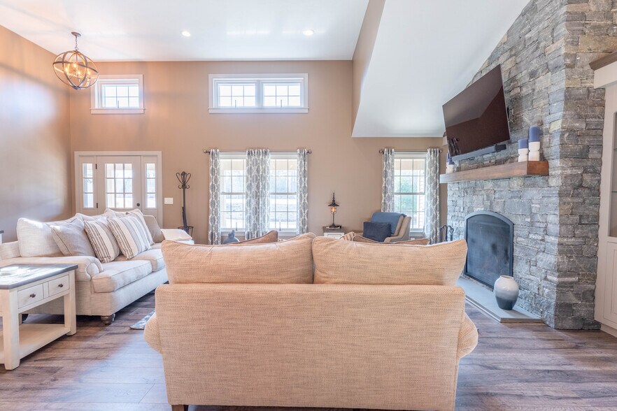 More Photos Of 110 Wauregan Rd, Canterbury Flex For Sale