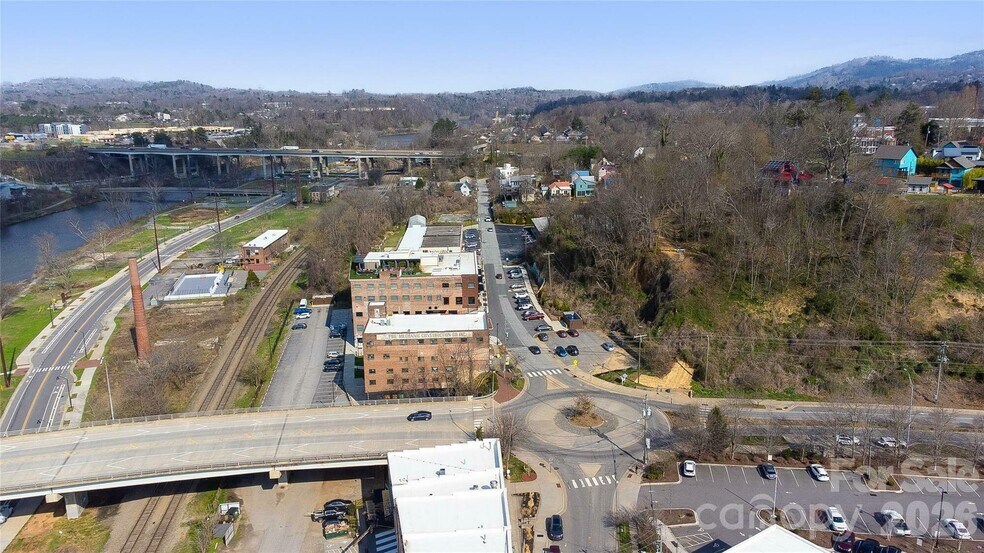 More Photos Of 109 Roberts St, Asheville General Retail For Sale