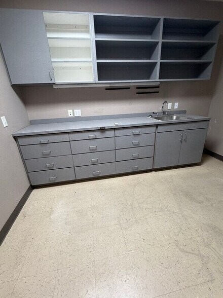 More Photos Of 2260 Linda Ave, Odessa Storefront Retail Office For Lease