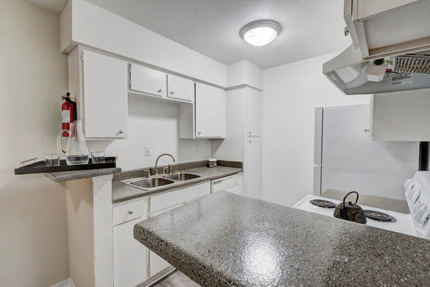 More Photos Of 708 Alabama St, Katy Apartments For Sale