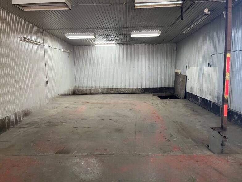 More Photos Of 180 Rue De L'anse S, Beaumont Light Distribution For Sale