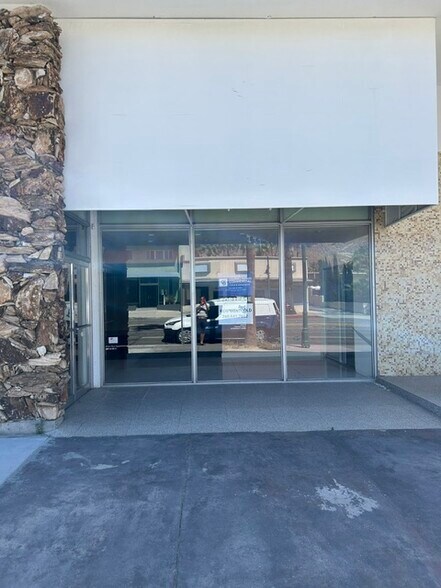 More Photos Of 1050-1068 N Palm Canyon Dr, Palm Springs Storefront Retail Office For Lease