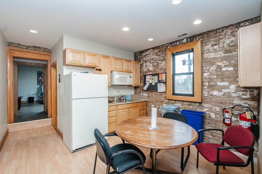 More Photos Of 2821-2823 N Milwaukee Ave, Chicago Storefront For Sale