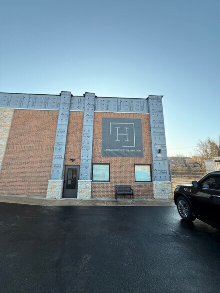 More Photos Of 174 S Harrison St, Oswego Storefront Retail Office For Lease