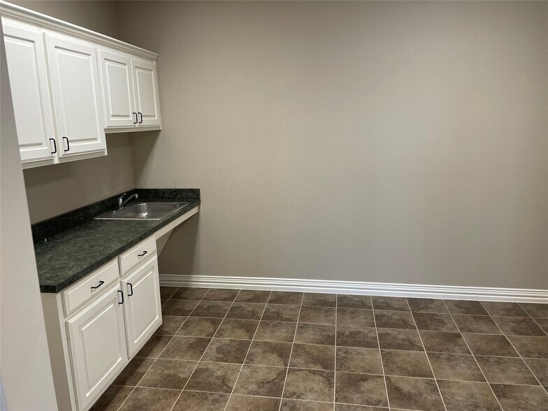 More Photos Of 8951 Collin McKinney Pky, McKinney Medical For Sale